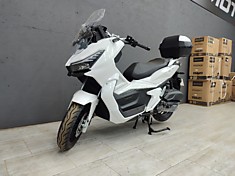 Скутер SPRMOTORS ADV MAX 50/150 (БЕЛЫЙ) (с кофром)